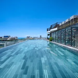 Golden Lotus Grand - Panoramic Rooftop Bar & Daily Afternoon Tea **** 다낭